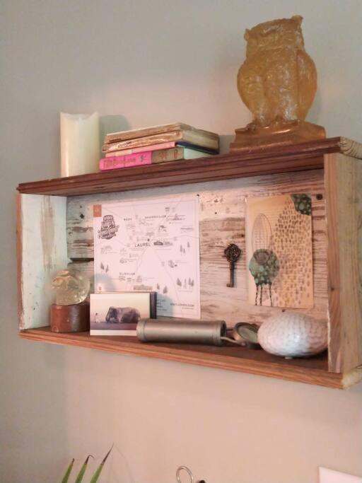 Apartment Gingerbird Art Laurel