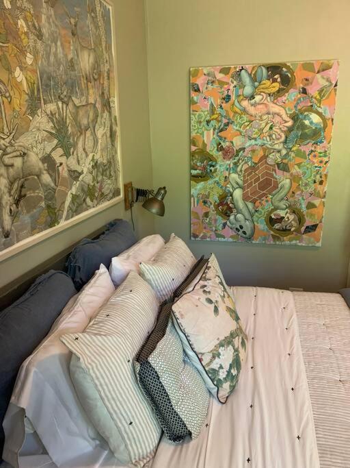 Apartment Gingerbird Art Laurel